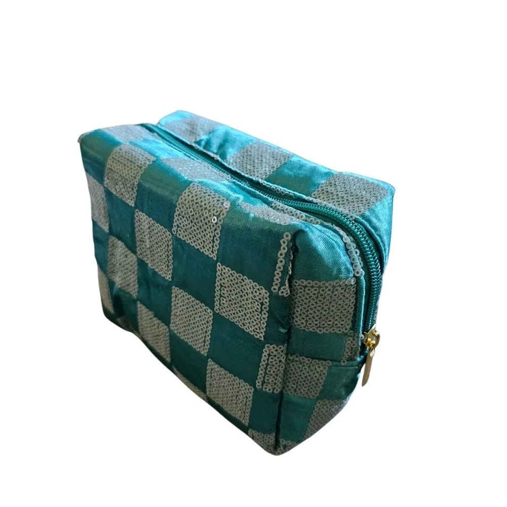 unbranded stylish compact